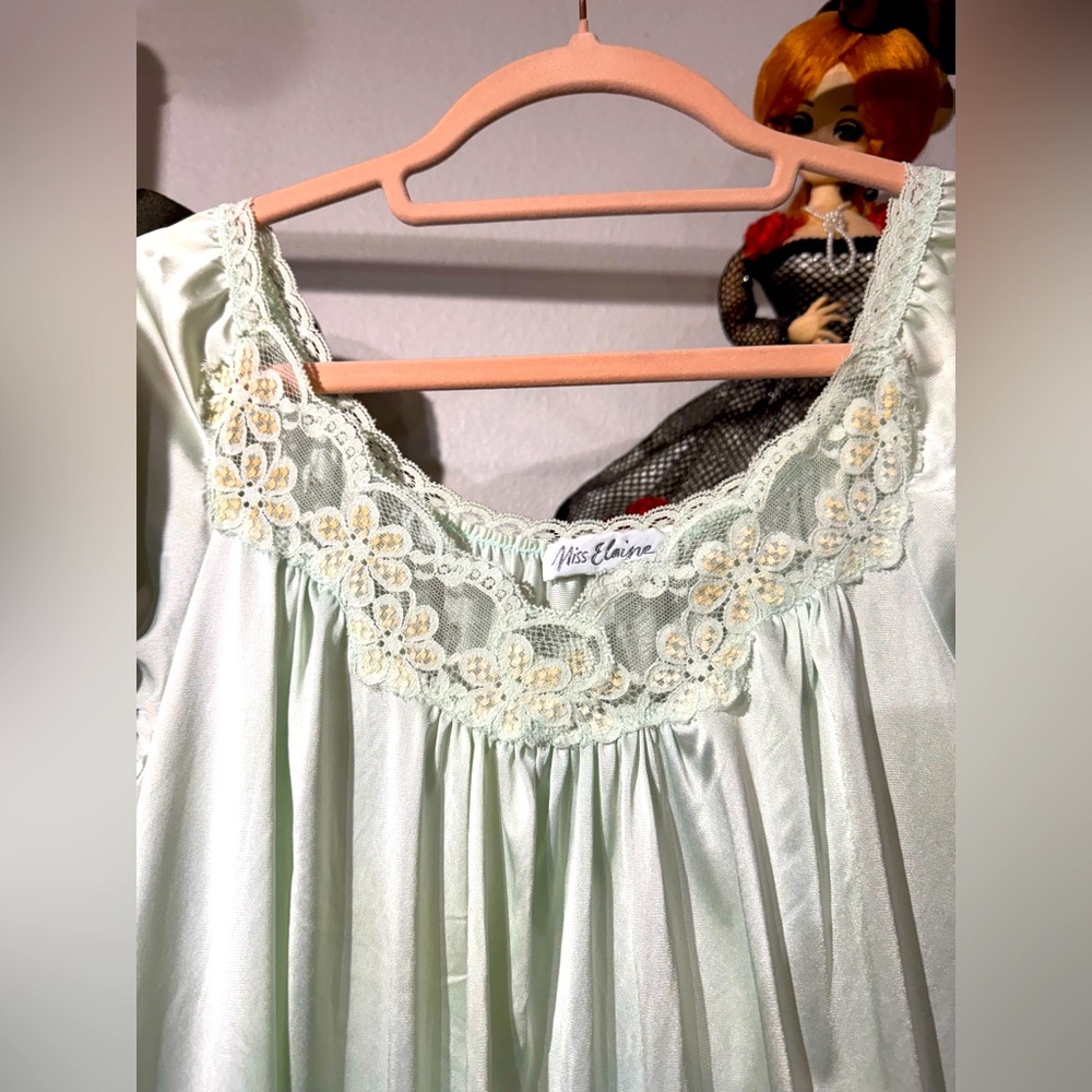 313 // Vintage Miss Elaine maxi nightgown // 19" ptp